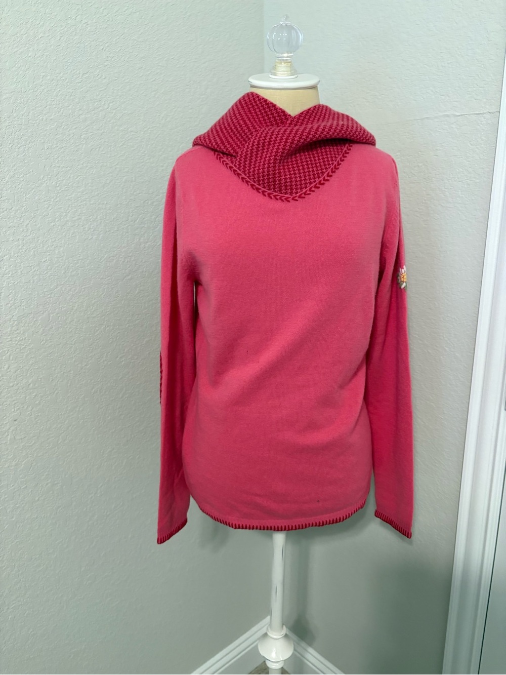 Women's Hooded Sweater in Rose Pink